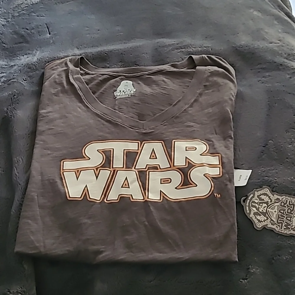 NWT Star Wars V-Neck T-Shirt - Picture 1 of 2